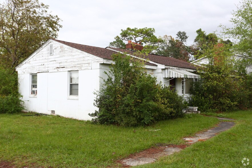 More Photos Of 408 Village Rd NE, Leland Office Residential For Sale