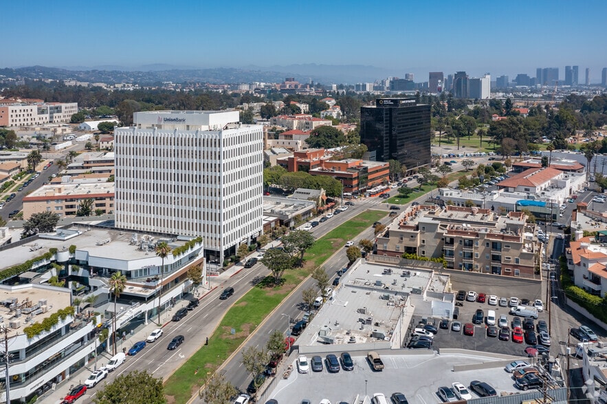 More Photos Of 11661 W San Vicente Blvd, Los Angeles Office For Lease