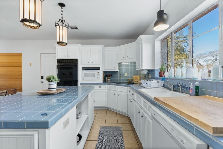 More Photos Of 5322 State Hwy 16 N, Bandera Hospitality For Sale