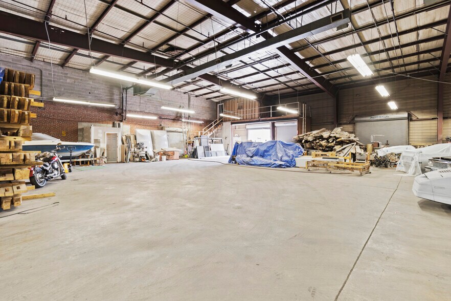 More Photos Of 4128 Hayward Ave, Baltimore Warehouse For Lease