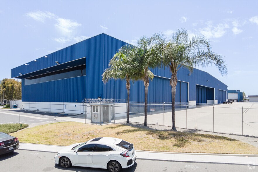 More Photos Of 3495 N Lakewood Blvd, Long Beach Warehouse For Lease