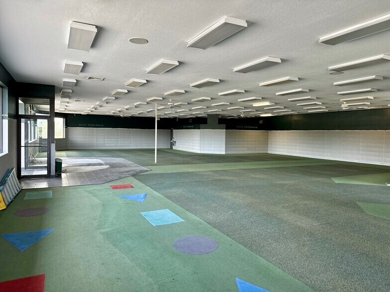 More Photos Of 245 Mill St, Cheboygan General Retail For Lease