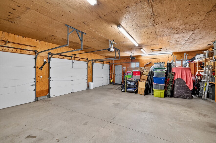 More Photos Of 420-422 Main Street St, Riggins Specialty For Sale