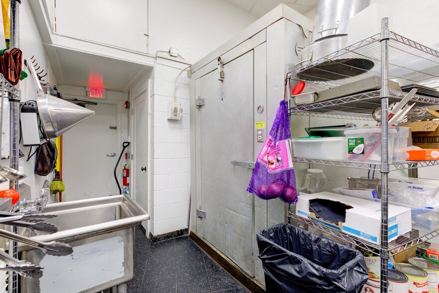 More Photos Of 1517 N 4th St, Philadelphia Showroom For Sale