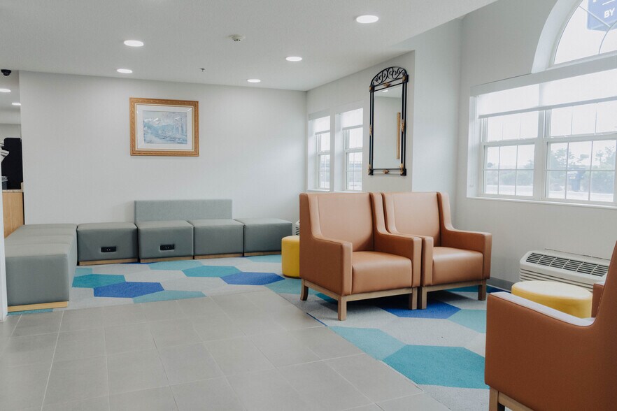 More Photos Of 1640 Cedar St, Raton Hotel For Sale