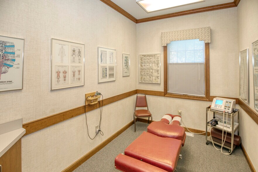 More Photos Of 1318 Jamestown Rd, Williamsburg Office For Sale