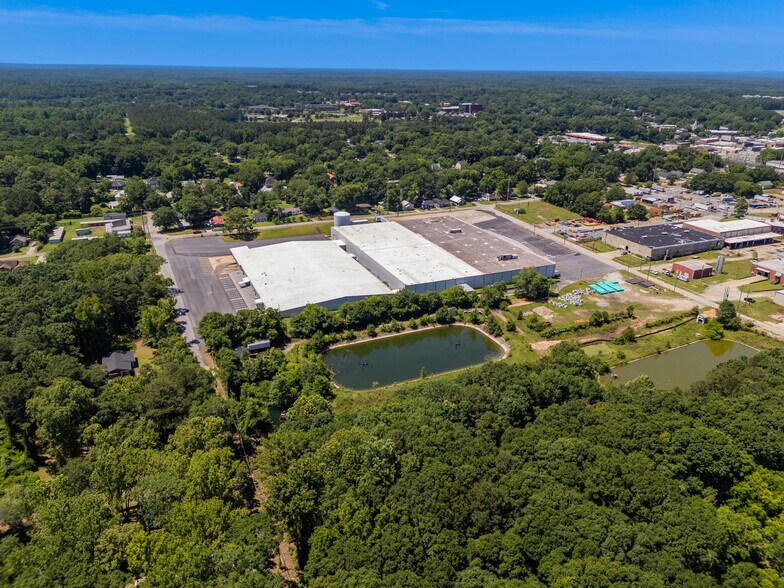 More Photos Of 206 Mathews St, Barnesville Distribution For Sale