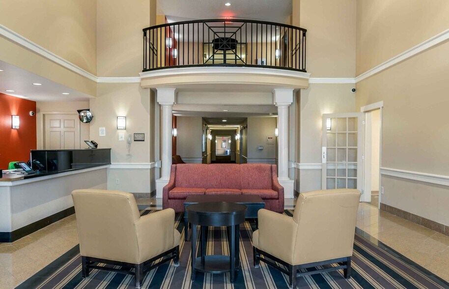 More Photos Of 2100 Featherstone Rd, Auburn Hills Hotel For Sale