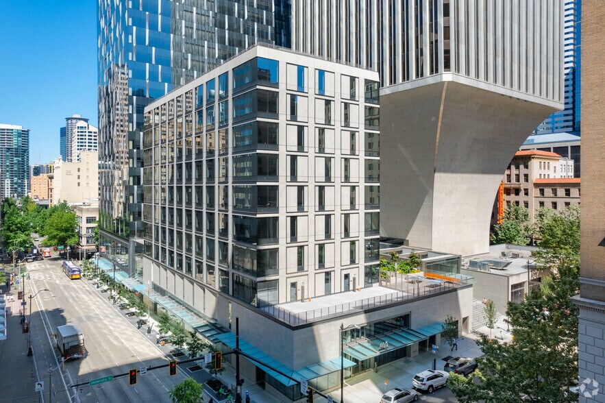 More Photos Of 400 University St, Seattle Coworking Space