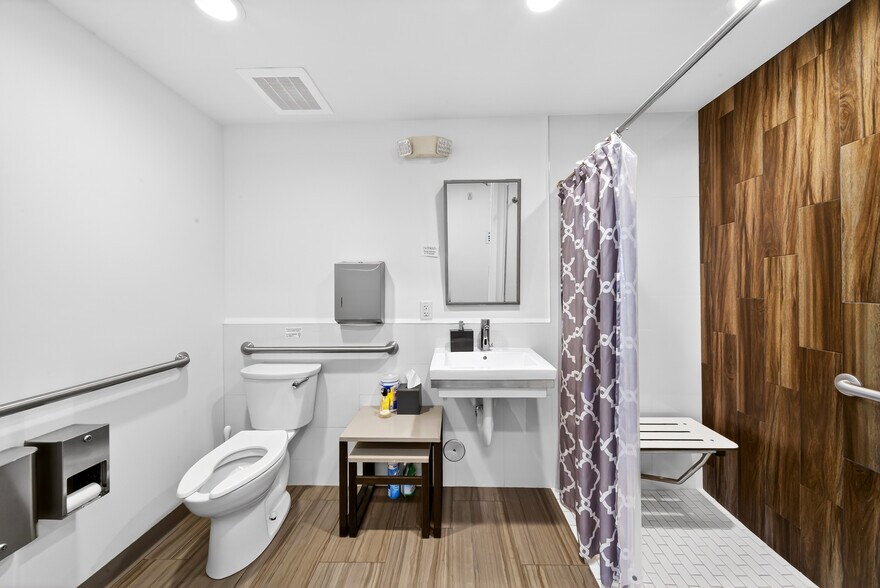 More Photos Of 7630 Biscayne Blvd, Miami Office For Lease