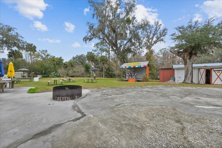 More Photos Of 337 S US Highway 17, East Palatka General Retail For Sale