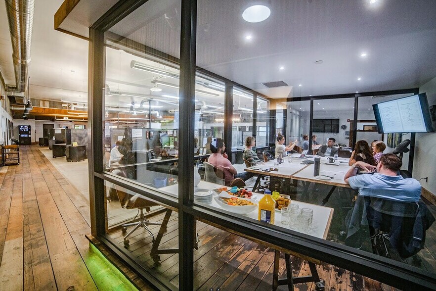 More Photos Of 4949 S MacAdam Ave, Portland Loft Creative Space For Sale