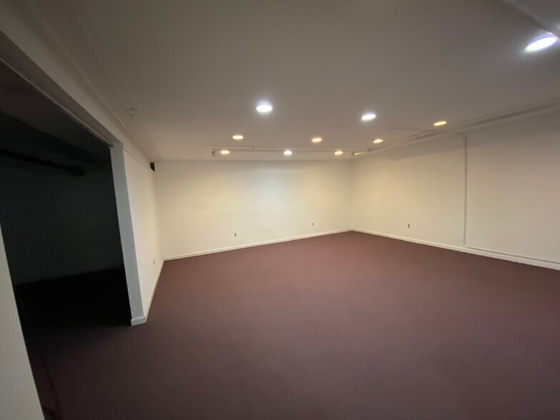 More Photos Of 131-137 Keveling Dr, Saline Medical For Sale