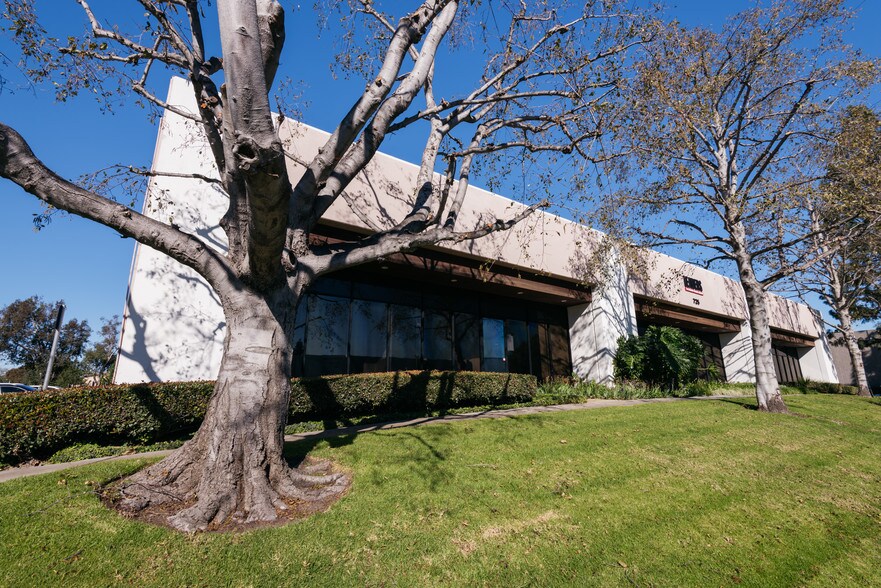 More Photos Of 725 Via Alondra, Camarillo Warehouse For Lease