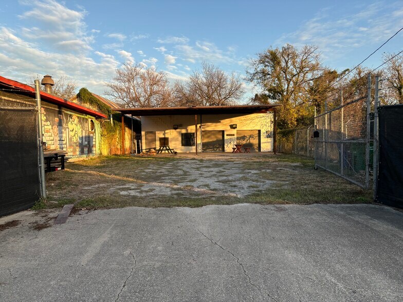 More Photos Of 2210 S Flores St, San Antonio Manufacturing For Sale