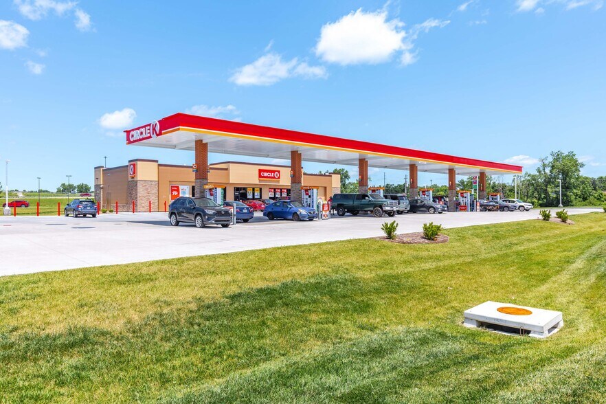 Primary Photo Of 12455 Saint Charles Rock Rd, Bridgeton Service Station For Sale