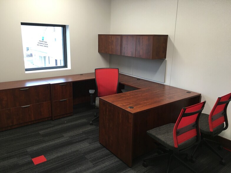 More Photos Of 23 W Pike St, Houston Storefront Retail Office For Lease