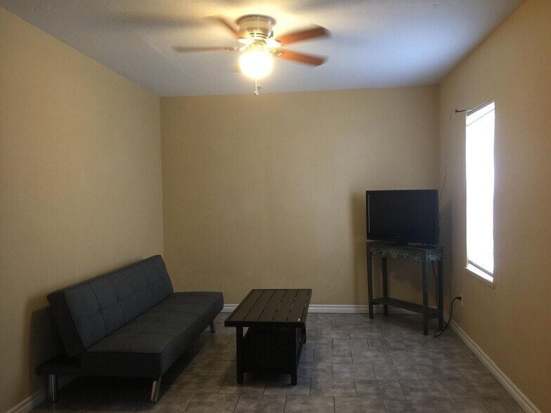 More Photos Of 2009 NW Hoover Ave, Lawton Apartments For Sale