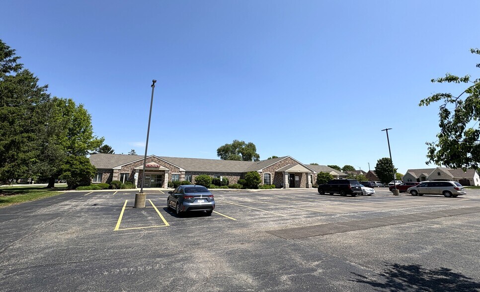 More Photos Of 1 E County Line Rd, Sandwich Medical For Lease