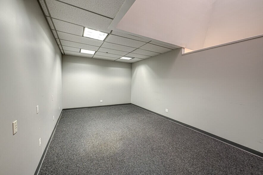 More Photos Of 1800 Ocean Ave, Ronkonkoma Light Distribution For Lease