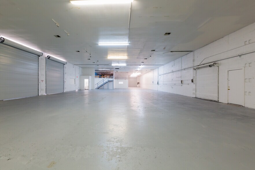 More Photos Of 128 Tomahawk Dr, Indian Harbour Beach Warehouse For Lease