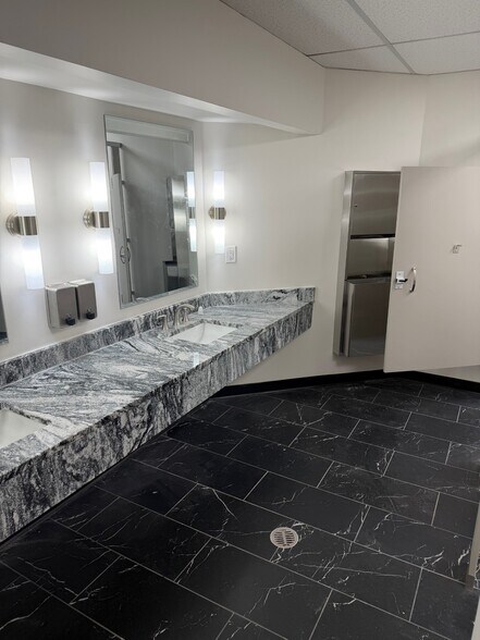 More Photos Of 42 Woodcroft Trl, Dayton Medical For Lease