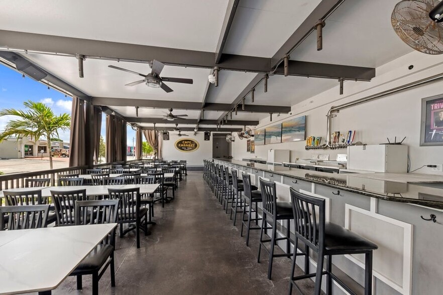 More Photos Of 4725 Vincennes Blvd, Cape Coral Restaurant For Sale