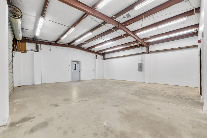 More Photos Of 15384 Arrow Blvd, Fontana Office For Lease