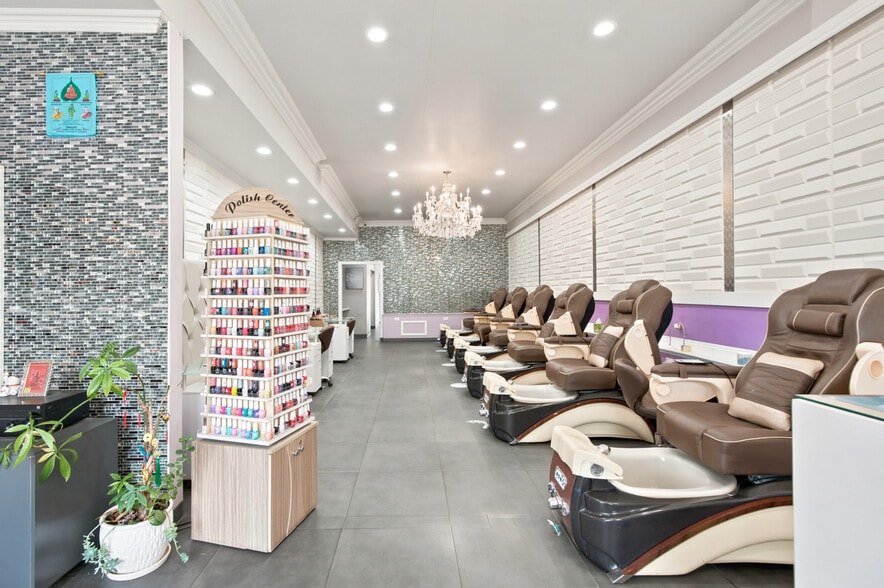 More Photos Of 11925-11927 Ventura Blvd, Studio City Storefront For Lease