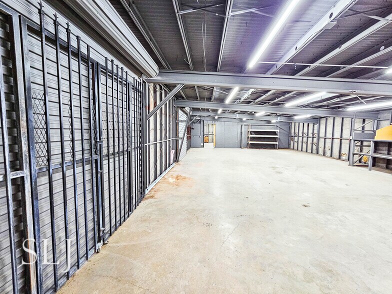 More Photos Of 4852 Vicksburg St, Dallas Warehouse For Lease