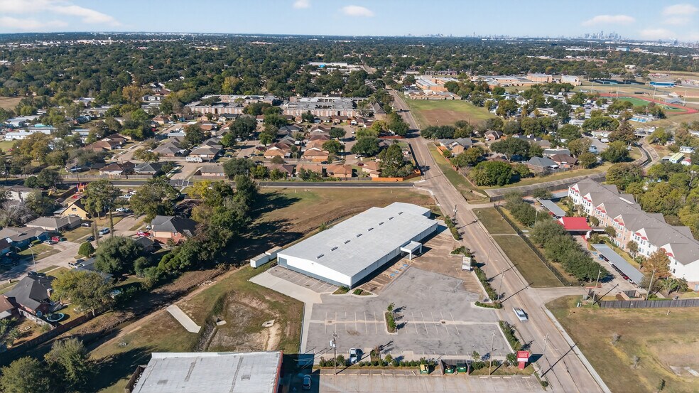 More Photos Of 2606 Cherry Brook Ln, Pasadena Warehouse For Sale