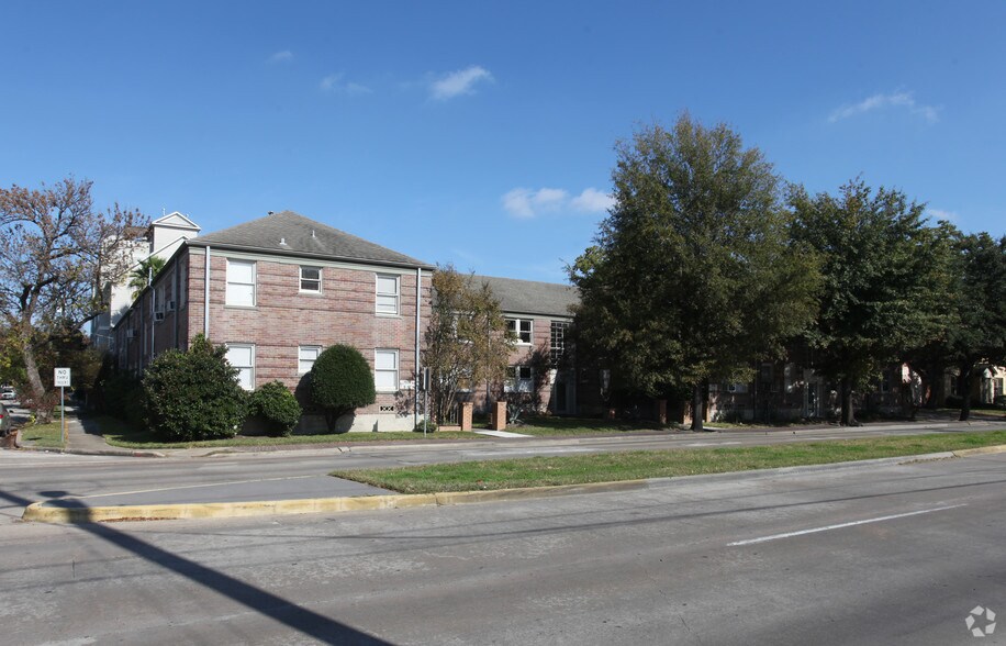 Primary Photo Of 1920 Richmond Ave, Houston Apartments For Sale