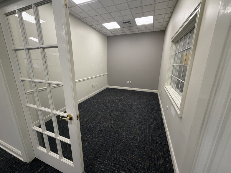 More Photos Of 445 W Main St, Branford Office For Lease
