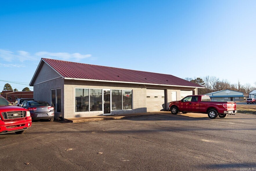 More Photos Of 2000 W Center St, Beebe Auto Dealership For Sale