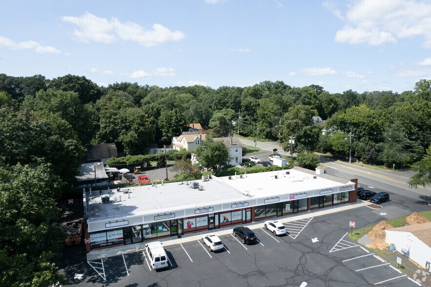 More Photos Of 403 Goffle Rd, Wyckoff Storefront For Lease