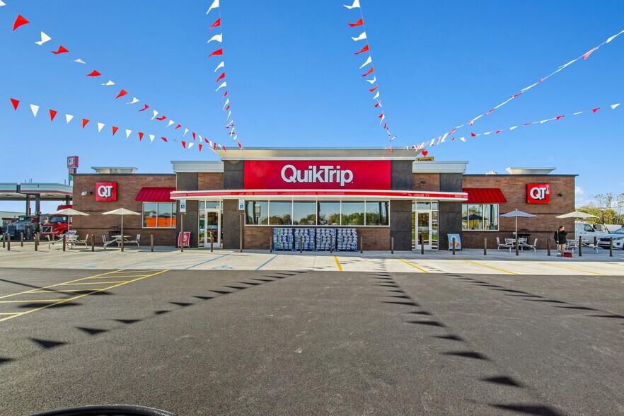 More Photos Of 6579 Garringer-Edgefield rd, Jeffersonville Convenience Store For Sale