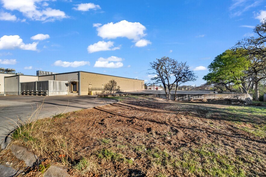 More Photos Of 514 W Oak St, Weatherford Land For Sale