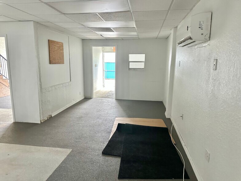 More Photos Of 5751 Dawson St, Hollywood Warehouse For Lease