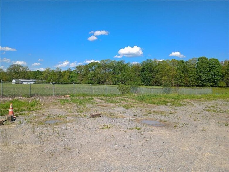 More Photos Of 4881 Pittsburgh Rd, Harrisville Flex For Sale
