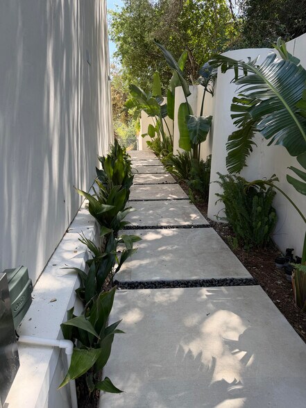 More Photos Of 1301 N Beverly Dr, Beverly Hills Specialty For Sale