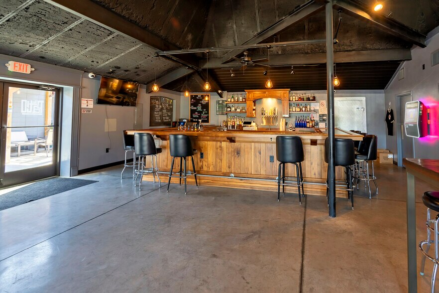 More Photos Of 101 W Monroe St, Carbondale General Retail For Sale