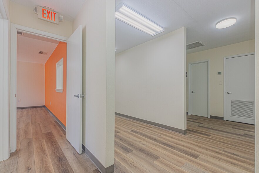 More Photos Of 119 W Plymouth Ave, Deland Unknown For Lease