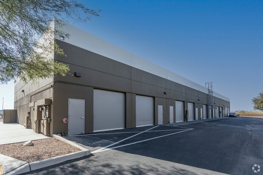 More Photos Of 2115 E Valencia Rd, Tucson Warehouse For Lease