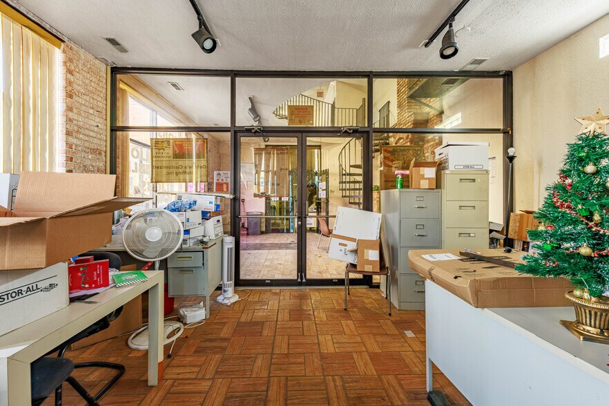 More Photos Of 4117 W 47th St, Chicago General Retail For Sale