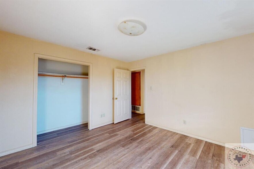 More Photos Of 120 37th st, Texarkana Apartments For Sale