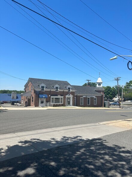 More Photos Of 560-570 Cedar Ln, Teaneck Bank For Lease