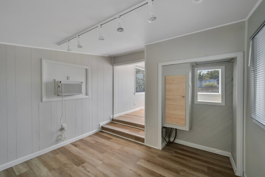 More Photos Of 339 S Pacific Coast Hwy, Redondo Beach Specialty For Lease