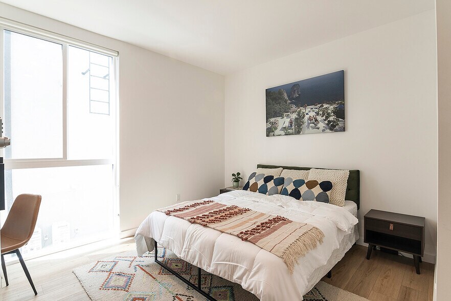 More Photos Of 811 N Harvard Blvd, Los Angeles Multifamily For Sale