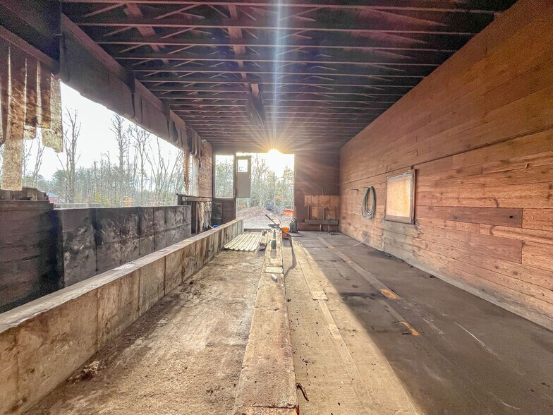 More Photos Of 668 Hollis Rd, Hollis Center Warehouse For Sale