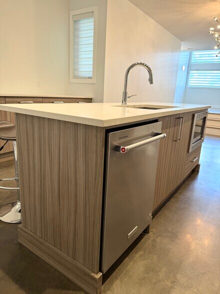 More Photos Of 613 3rd Ave NE, Calgary Apartments For Sale